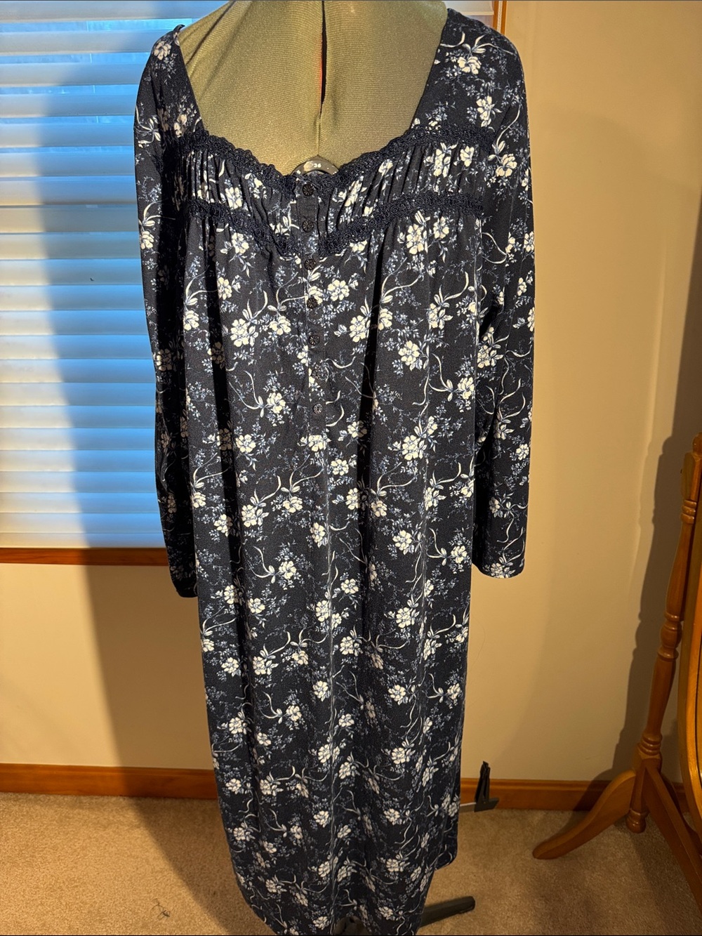 croft & barrow Navy and White Floral Long Sleeve Nightgown